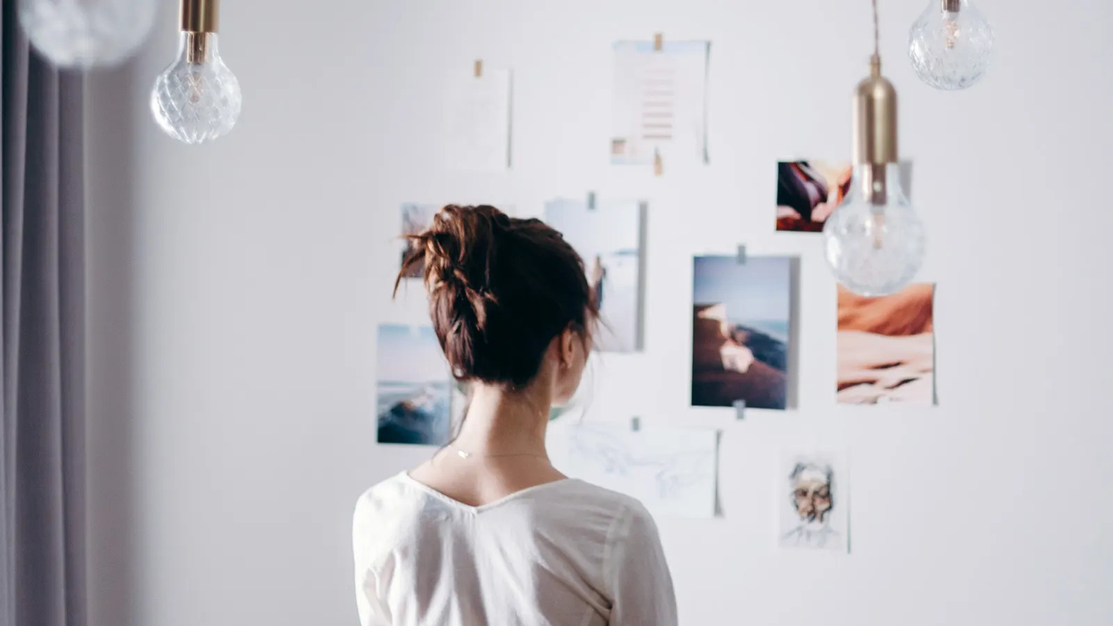Un moodboard sur un mur pour préparer votre site 