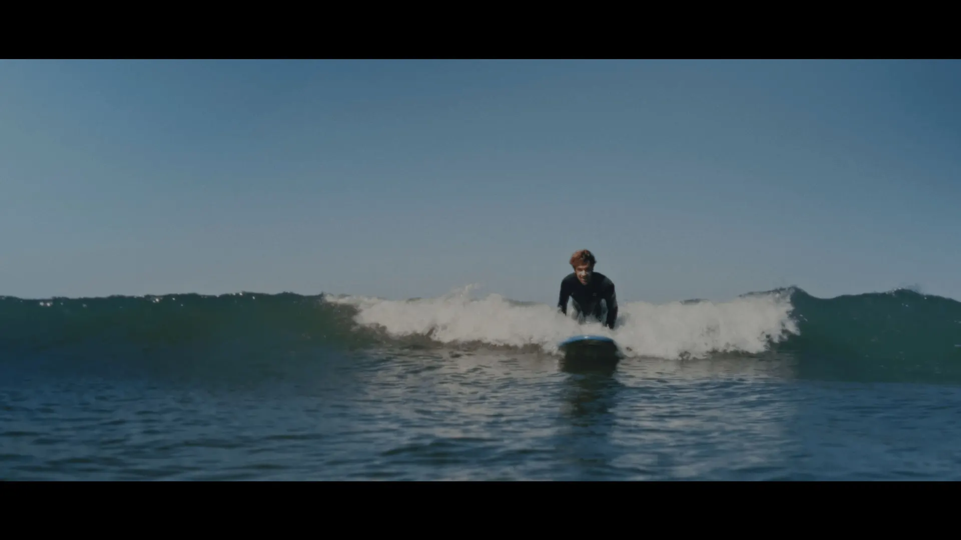 Les cours de surf avec Tristan, c'est de mai à novembre sur Oléron. Réservez vite ! Les cours de surf avec Tristan, c'est de mai à novembre sur Oléron. Réservez vite !