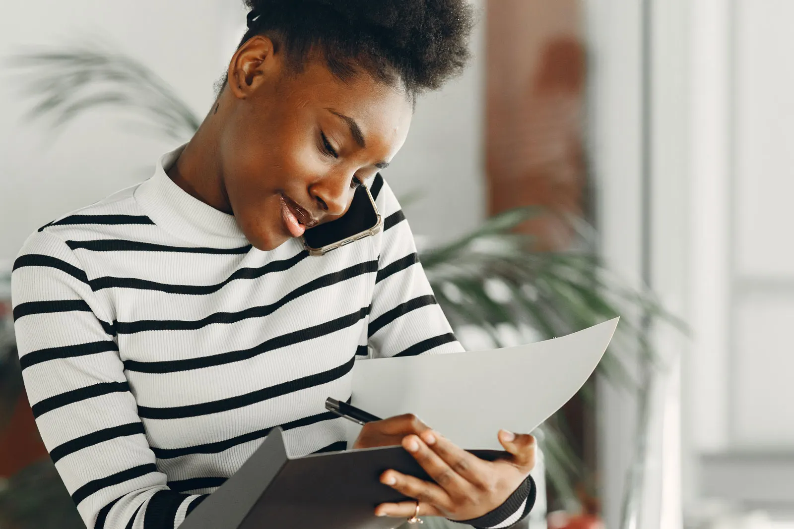 Un formulaire de contact et votre numéro de téléphone professionnel Un formulaire de contact et votre numéro de téléphone professionnel