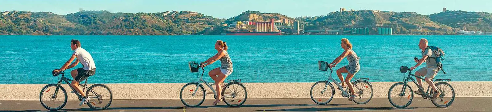 En famille sur les routes à vélo En famille sur les routes à vélo