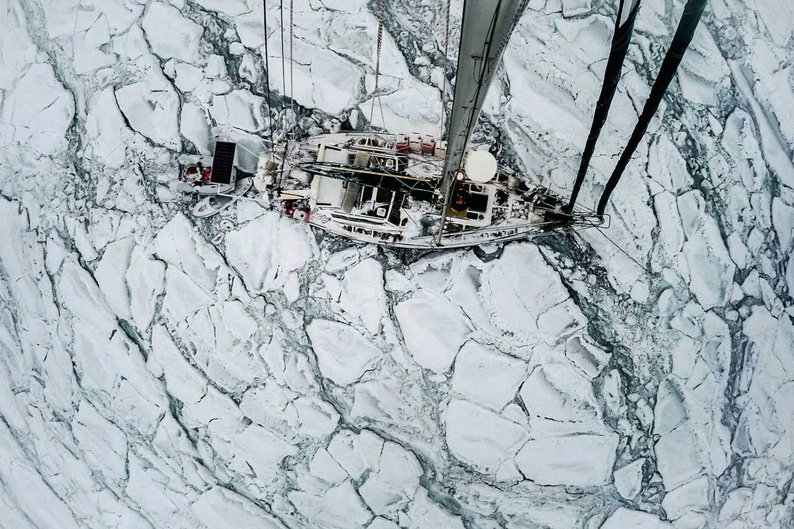GUIREC SOUDÉE ET L'YVINEC PRIS DANS LES GLACES GUIREC SOUDÉE ET L'YVINEC PRIS DANS LES GLACES